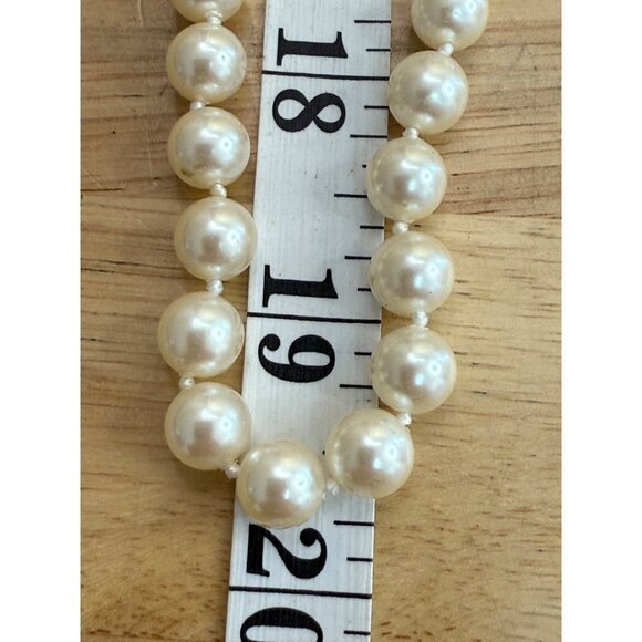 Monet Faux Pearl Necklace Gold Clasp Vintage Jewelry 20 Inch Strand Elegant - Picture 5 of 9